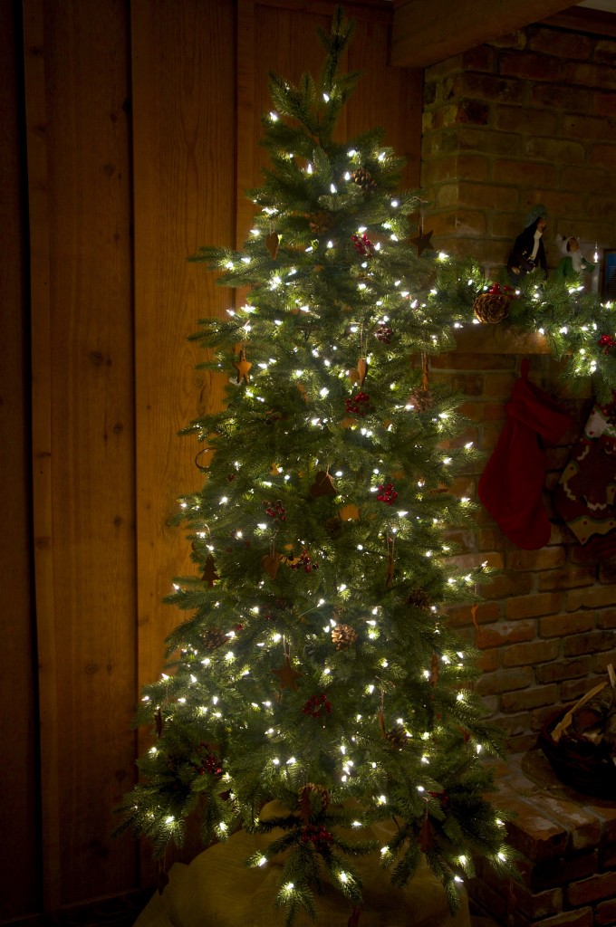 Christmas Tree Decorating On a Budget
