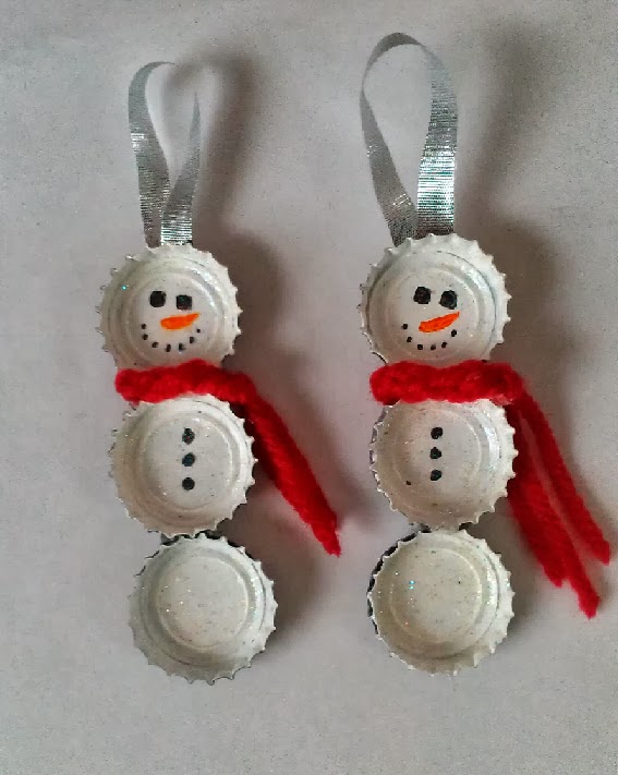 DIY Christmas Bottle Cap Snowmen Craft