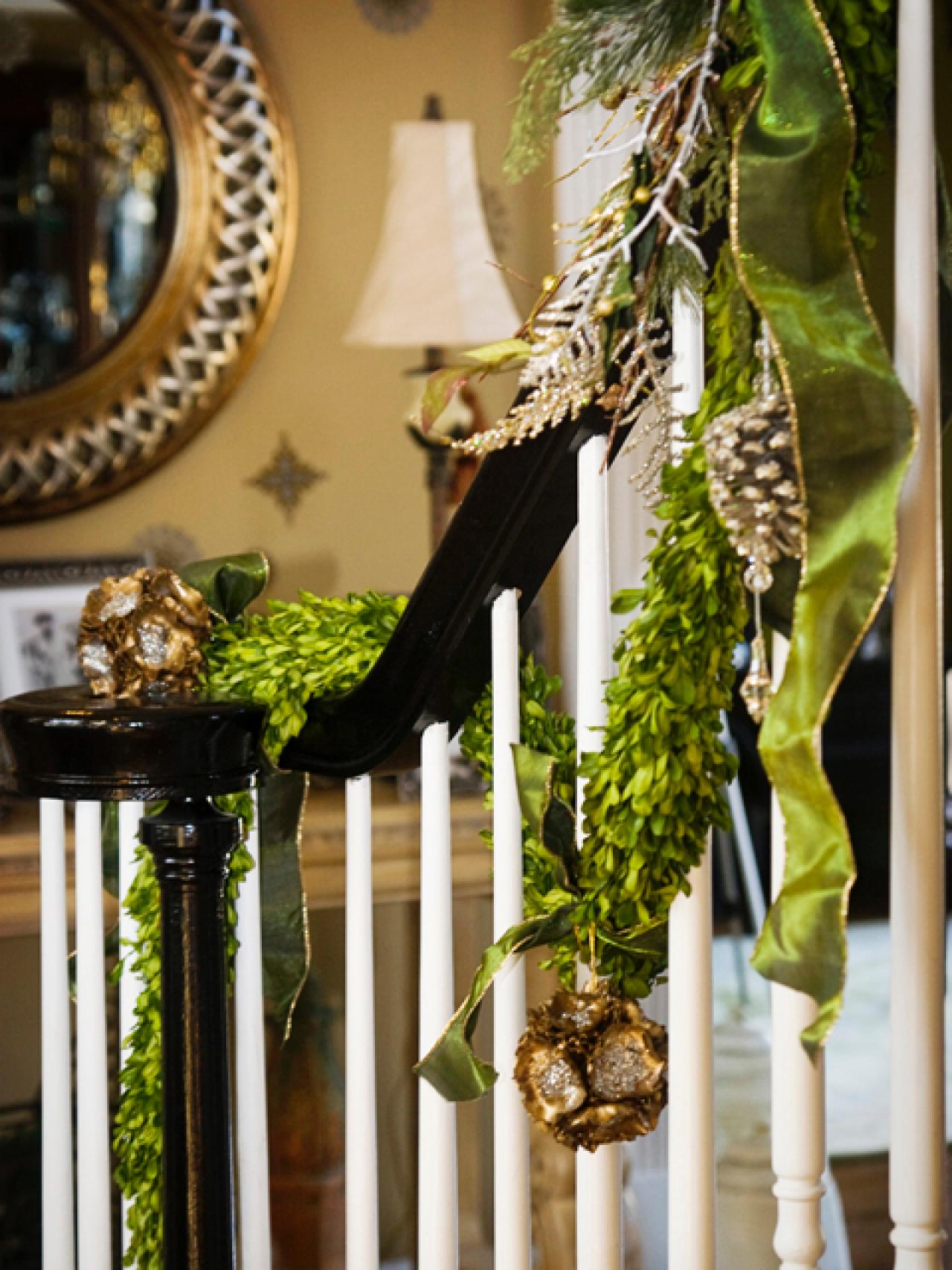 Decorating Christmas Garland Ideas Staircase