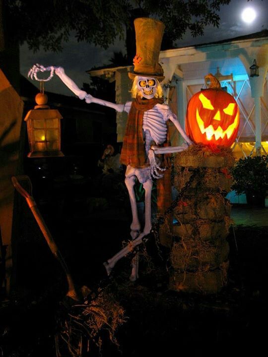 Gravekeeper Halloween Decoration
