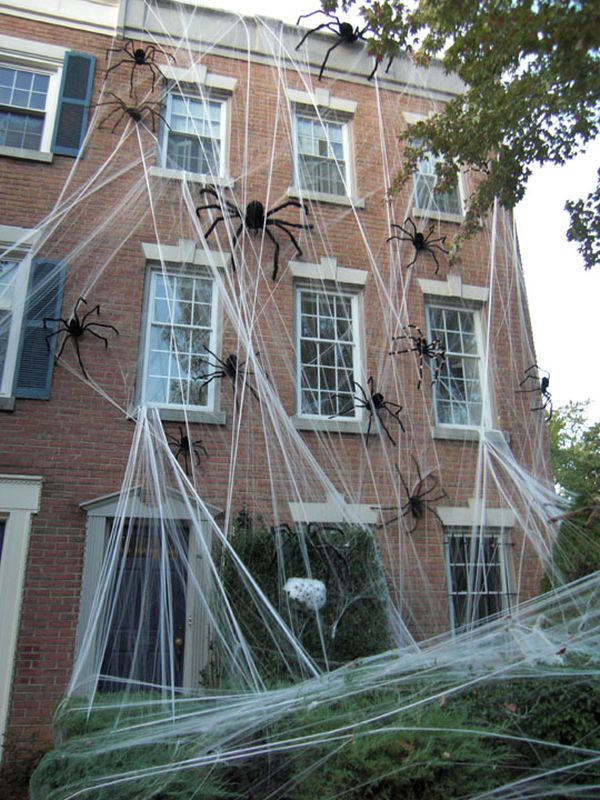 Halloween-Decorations-House-Spiders