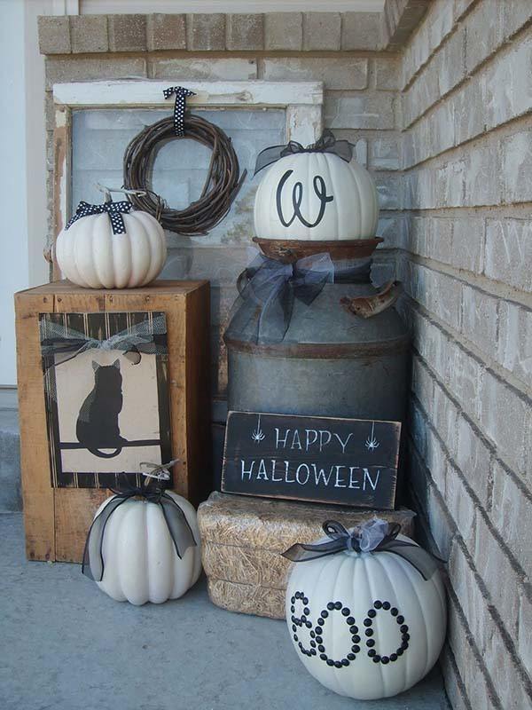 Halloween Front Porch Decorating Idea