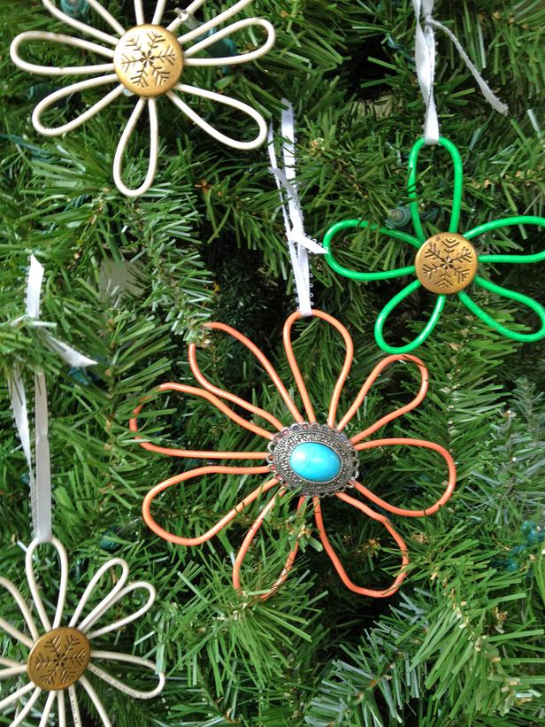 How to Make Christmas Ornaments Made From Wire