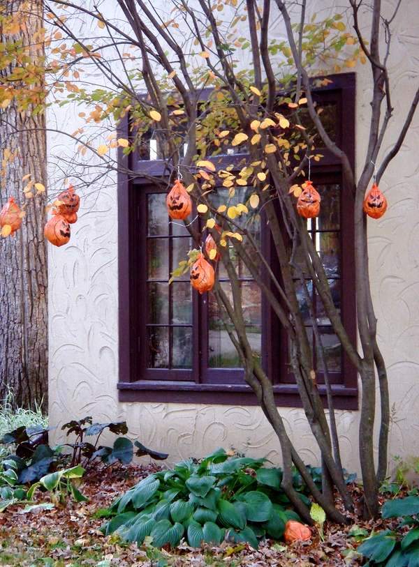 Outdoor Halloween Decorations With White Pumpkins Ideas