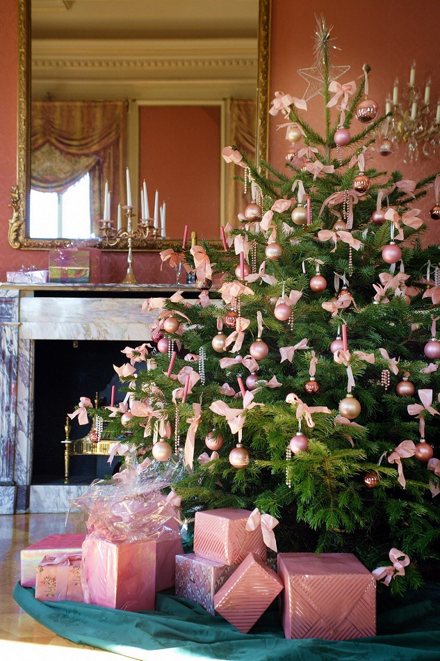 Pink Christmas Tree Theme Decoration Ideas