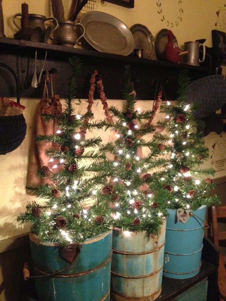 Primitive Country Christmas Decorating