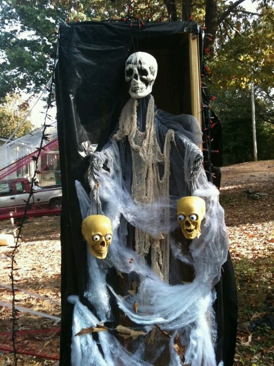 Skeletons Outdoor Halloween Decorations Ideas
