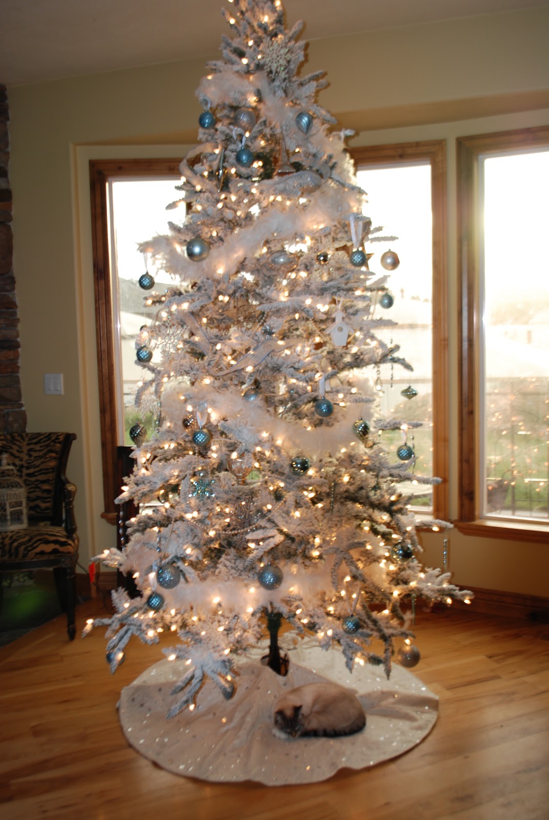 White Christmas Tree Decorations Ideas