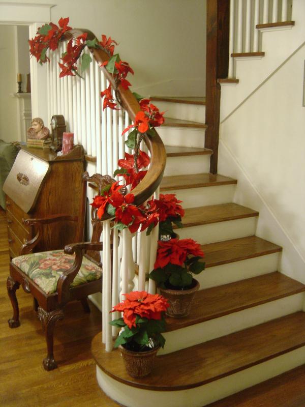 Awesome Staircase Christmas Decorations