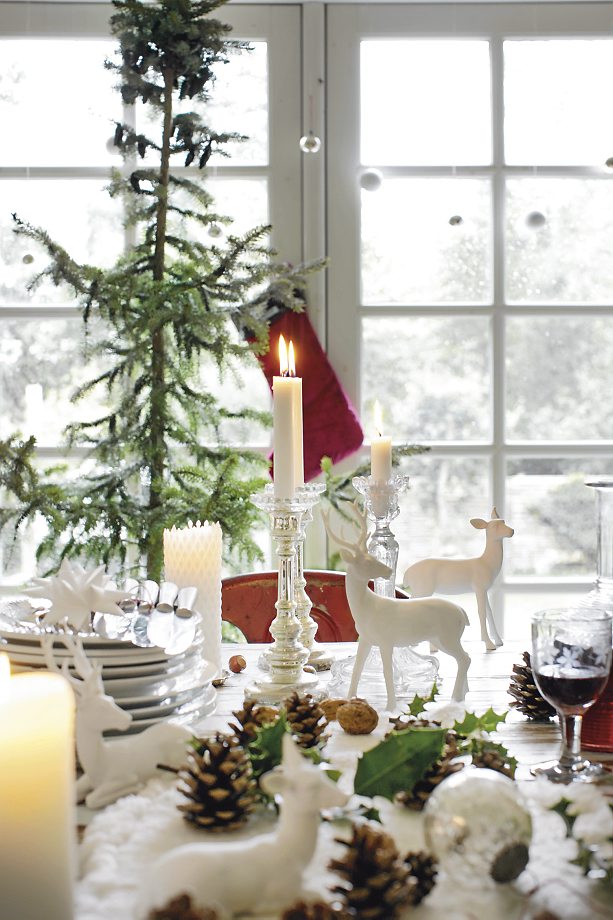 Beautiful White Christmas Table Scape