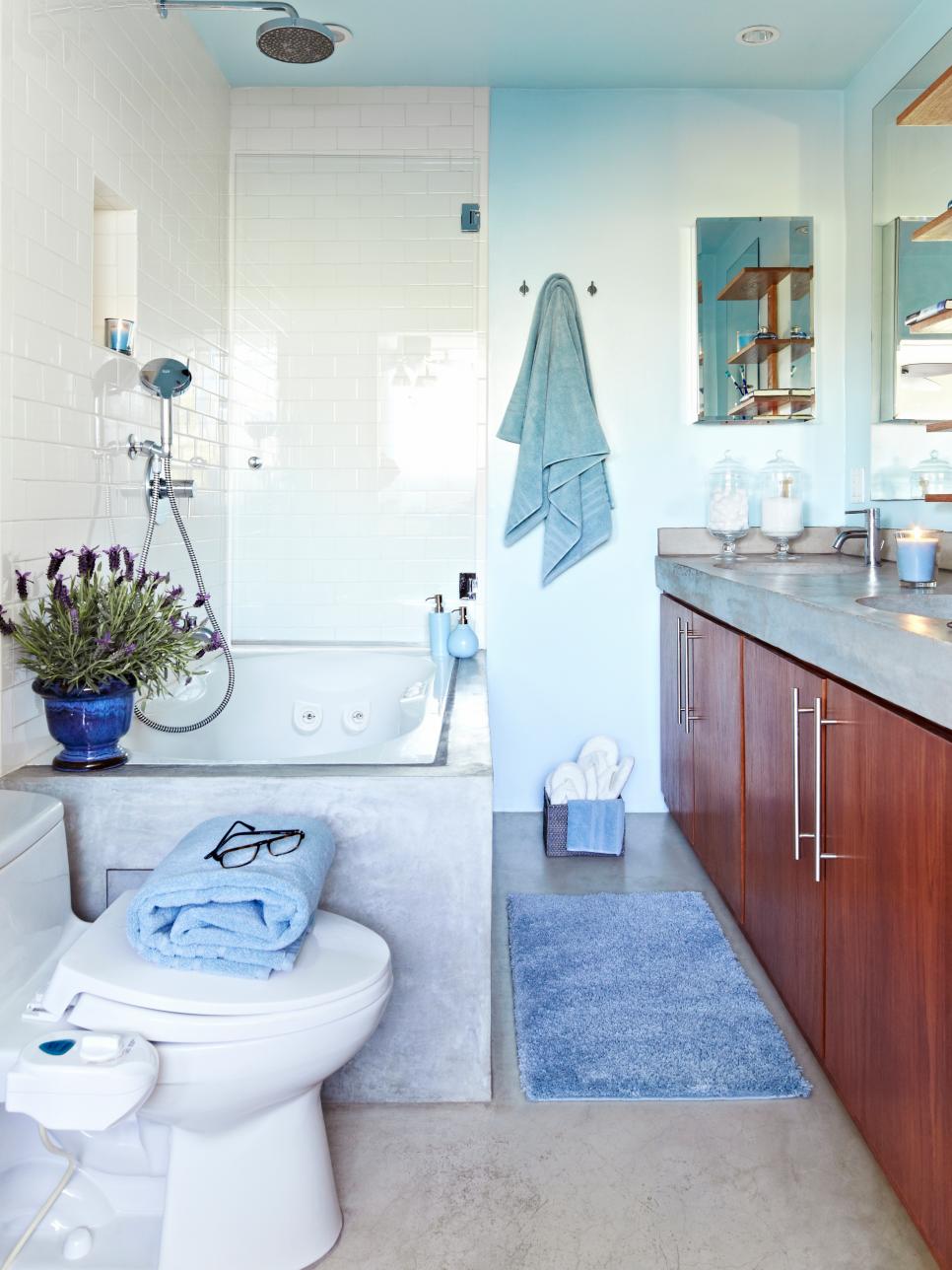 blue-spa-like-bathroom-design