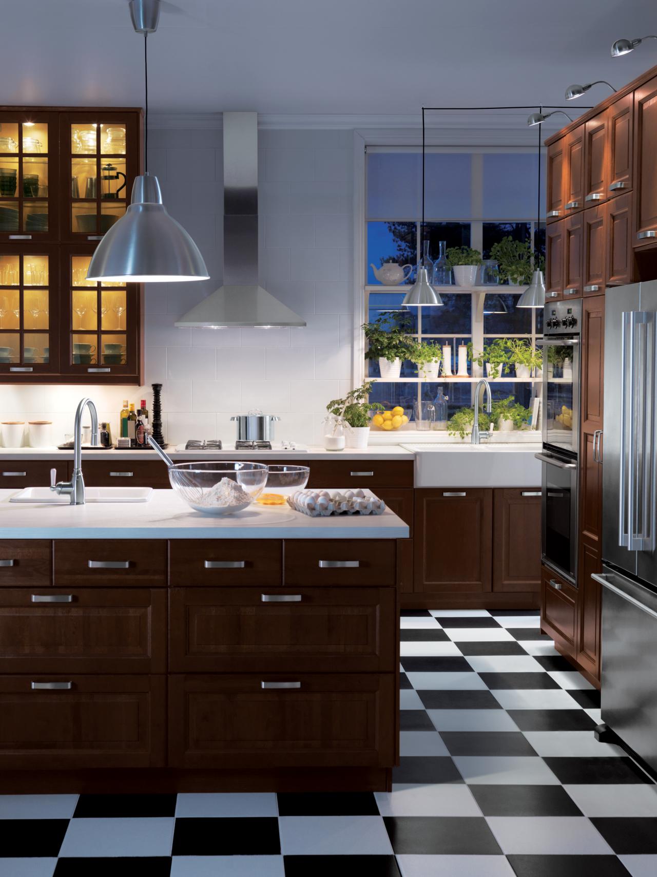 checkered-kitchen-floors-white-cabinets