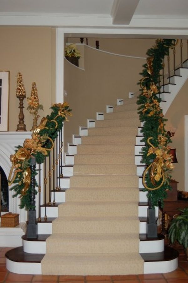 Christmas Decorating Ideas for Stairs