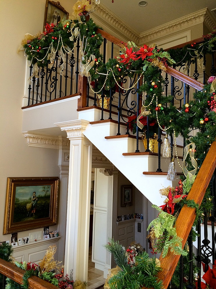 Christmas Staircase Decorating Ideas 2016