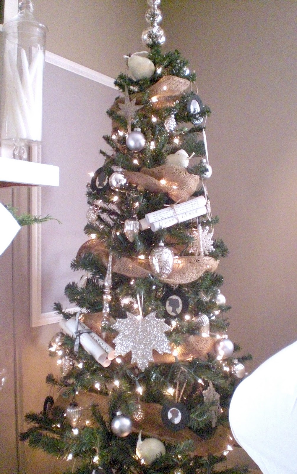 christmas-tree-with-burlap-ribbon