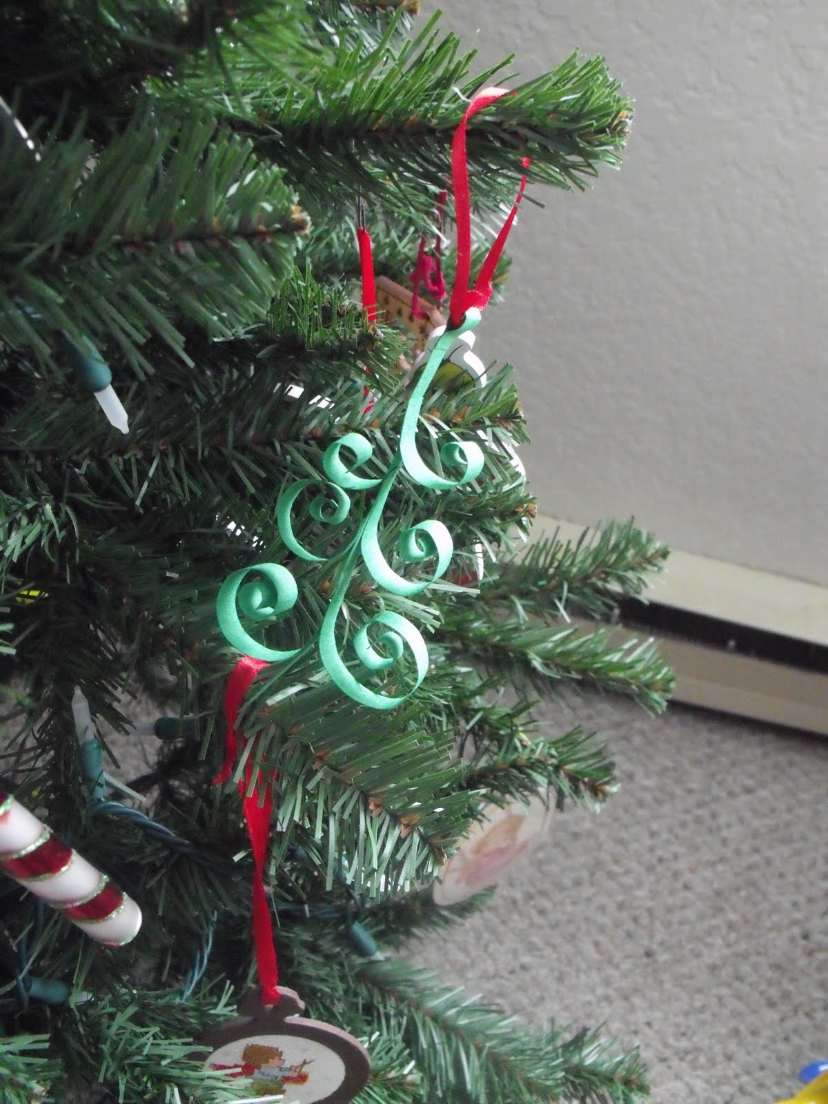 Cool Homemade Paper Christmas Tree Ornaments