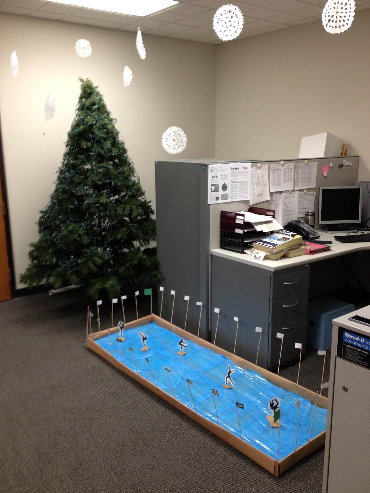 Cool Office Christmas Decorating Ideas