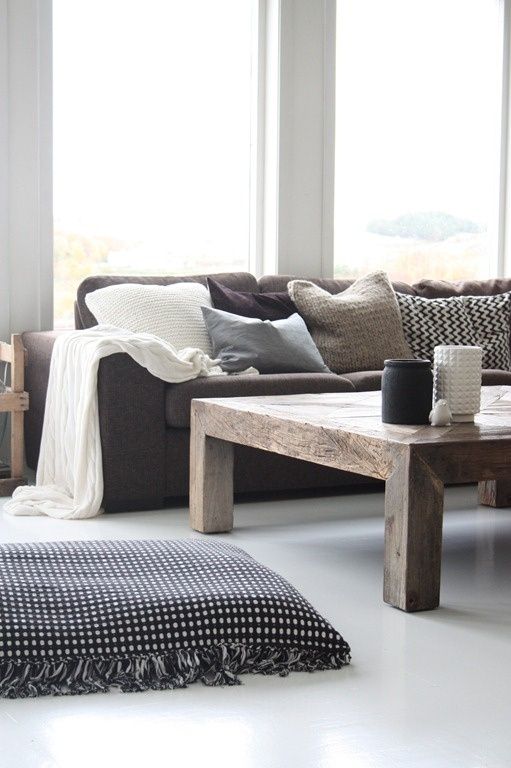 cosy-living-room-sofa-table