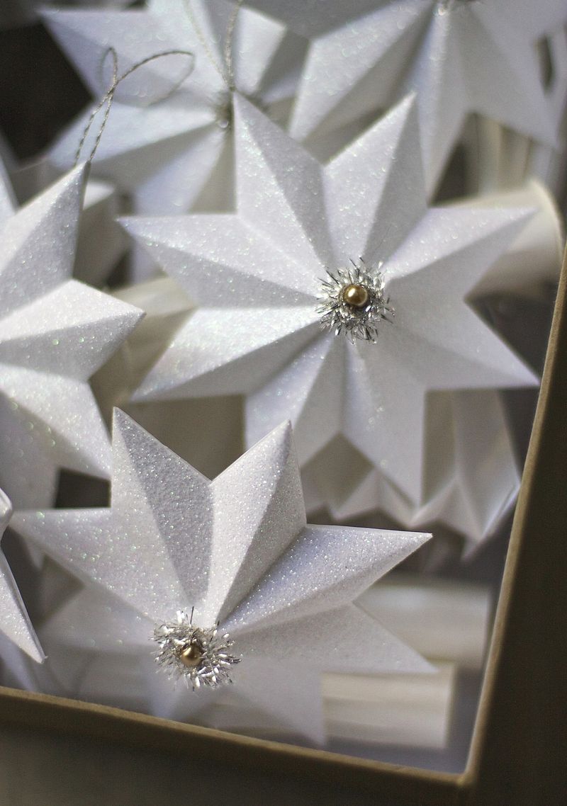 DIY Paper Stars Christmas Ornaments