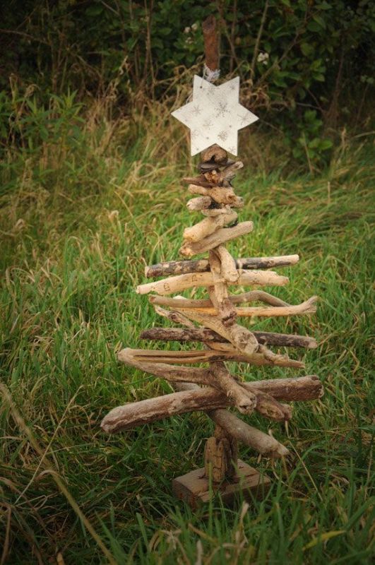 driftwood-christmas-tree-ideas-rustic
