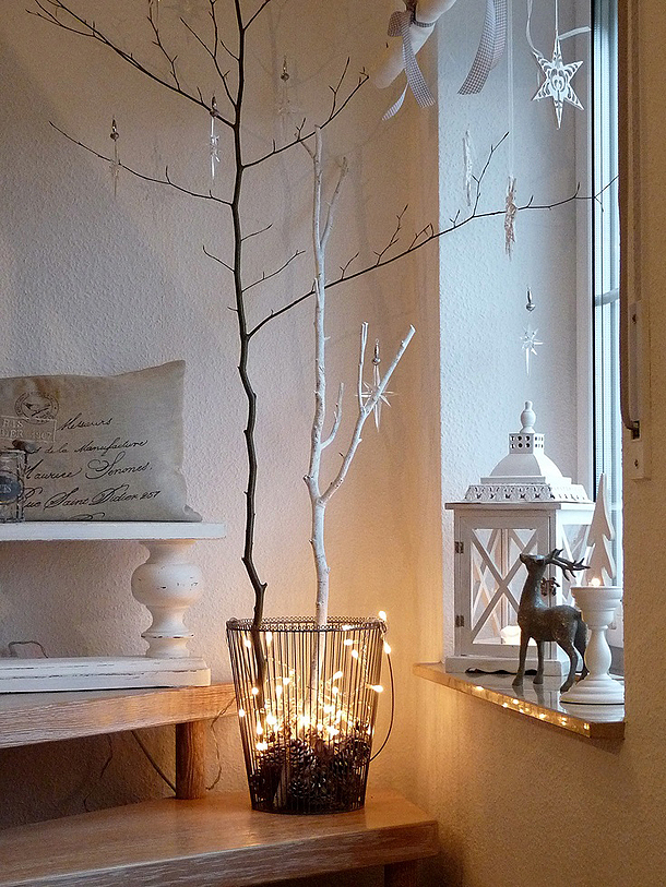 Minimalist Christmas Tree Decorating Ideas