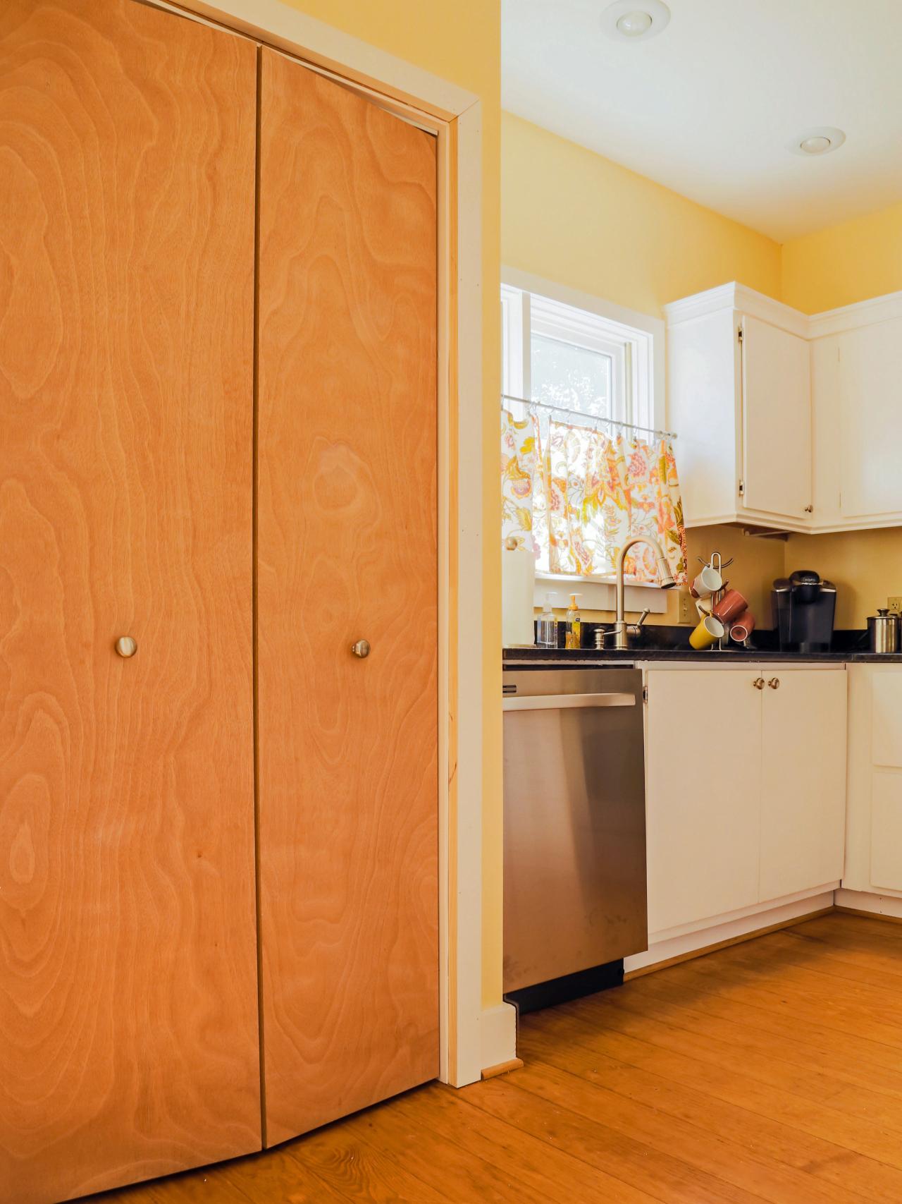 modern-kitchen-pantry-doors