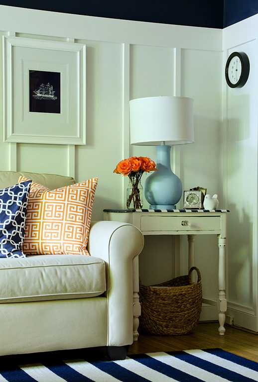 navy-blue-and-white-living-room