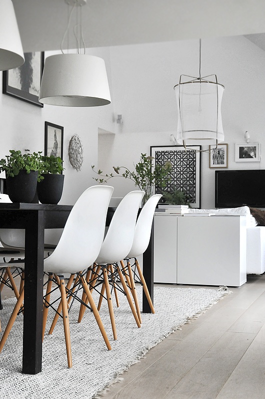 scandinavian-living-room-black-and-white