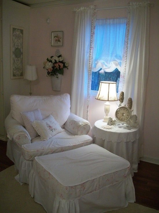 shabby-chic-cozy-reading-rooms