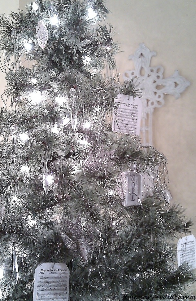 Silver Christmas Tree Decorating Ideas