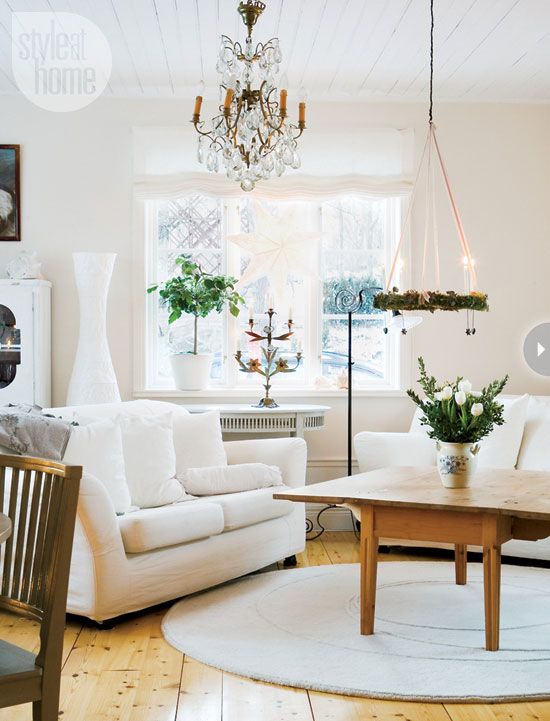 simple-christmas-living-room