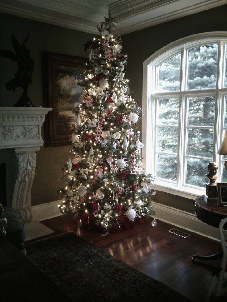 slim-christmas-tree-decorations-ideas