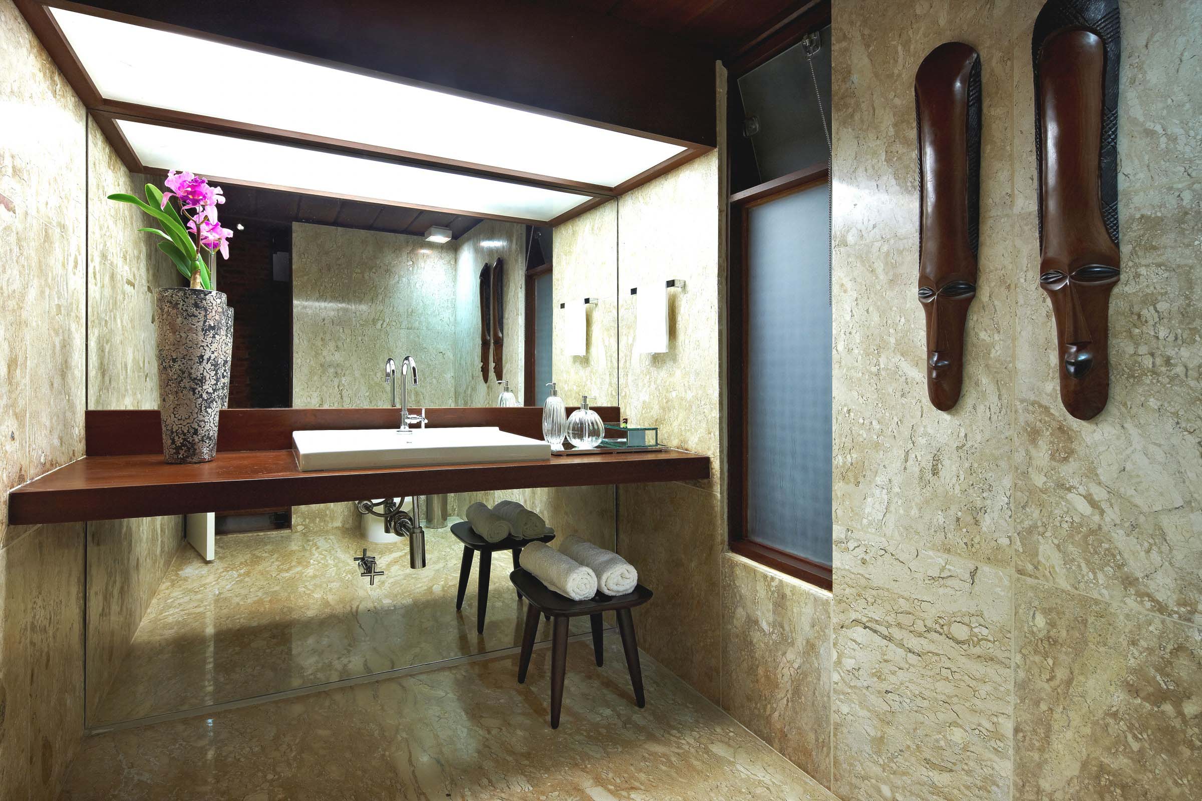 tropical-bathroom-design