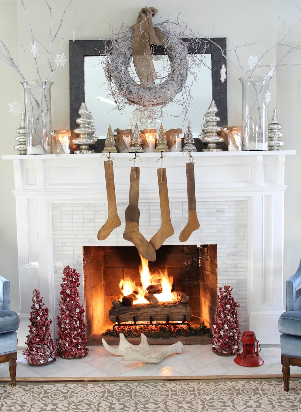 Vintage Fireplace Mantel Christmas Decorating Ideas