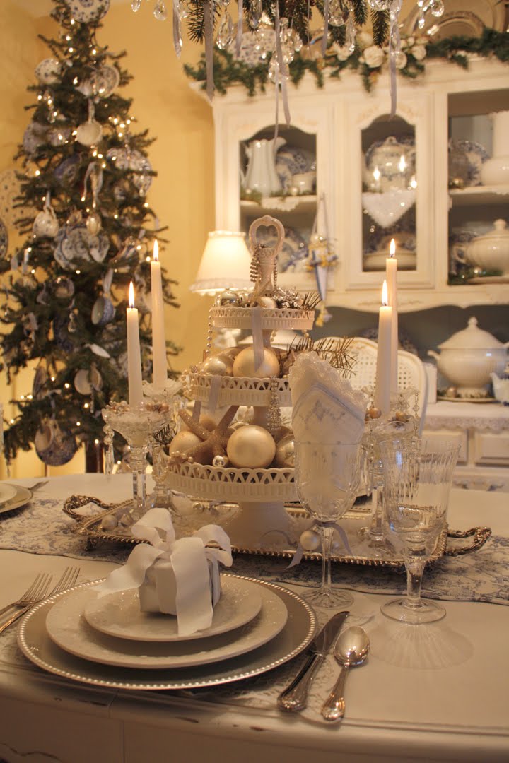 White Christmas Table Setting