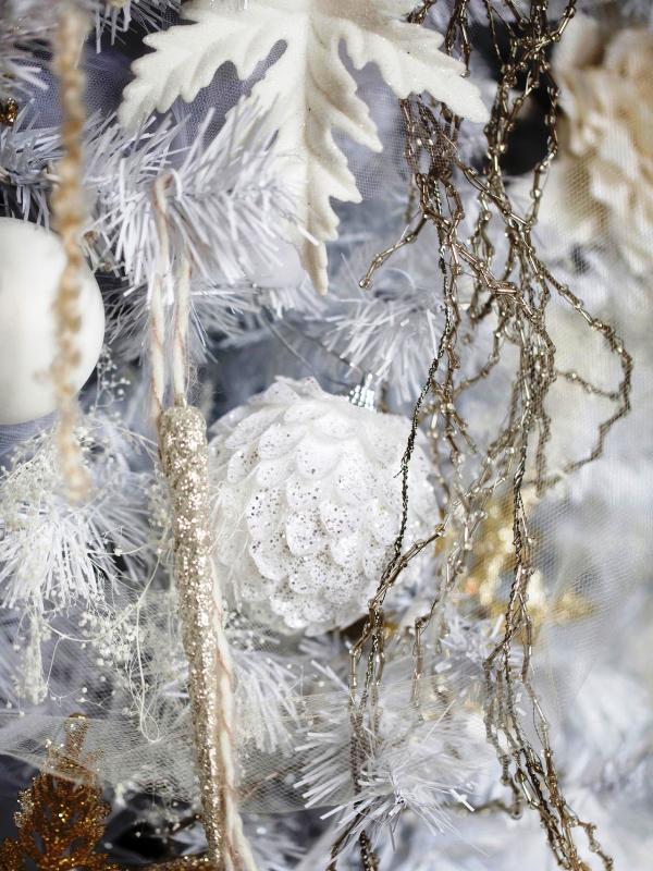 all-white-christmas-tree-with-ornament