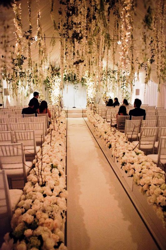all-white-wedding-chirstmas-ceremony-decor