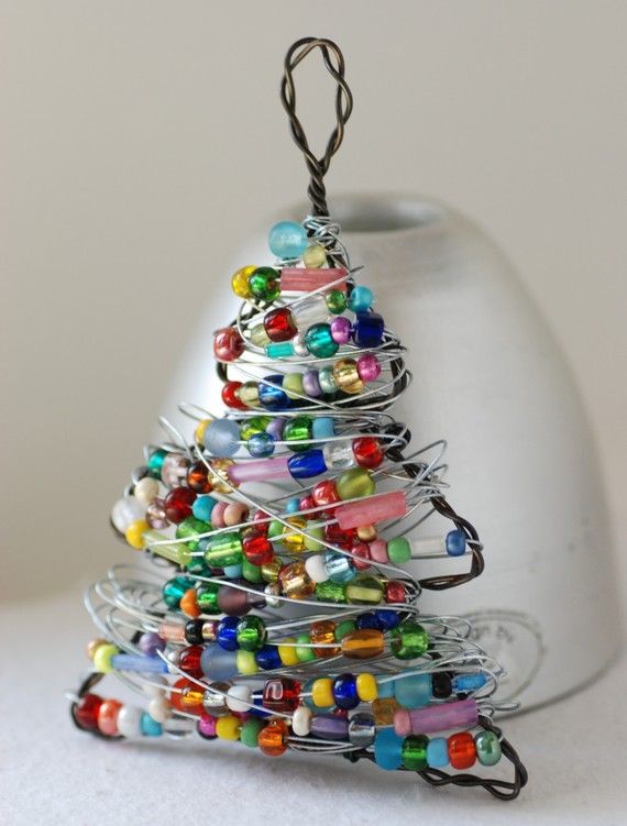 beaded-wire-christmas-tree-ornament