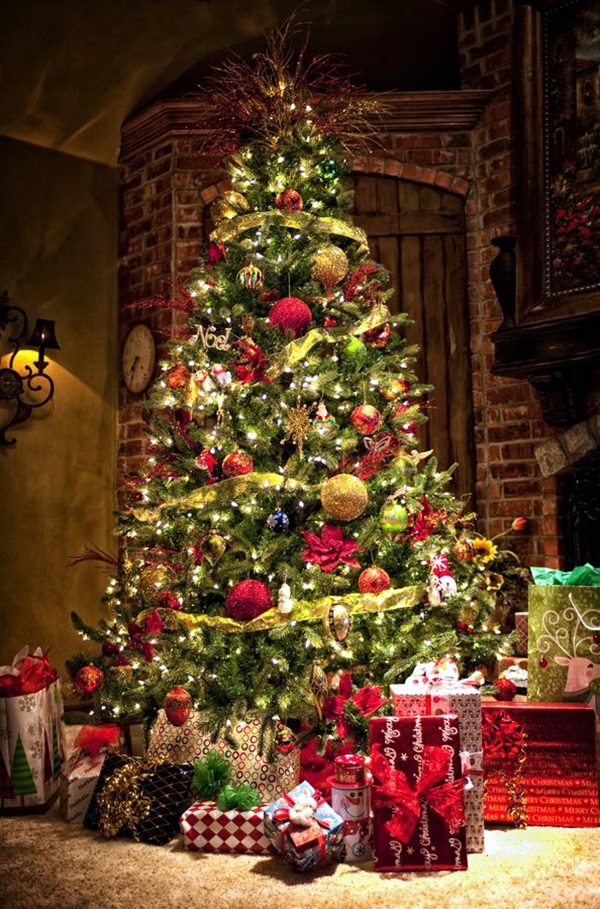 beautiful-traditional-christmas-tree