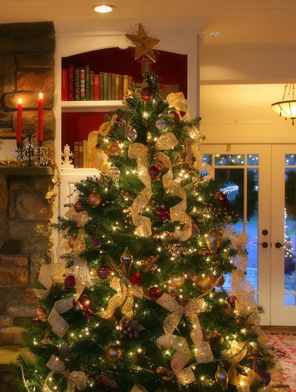 black-christmas-tree-decorations