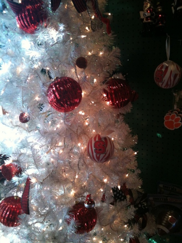 black-white-and-silver-christmas-tree-decorations