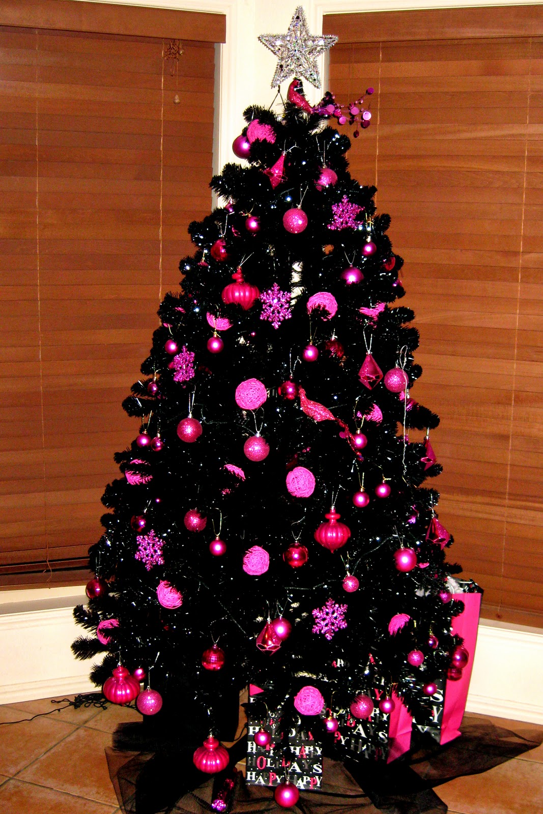 black-and-pink-christmas-tree-decorations