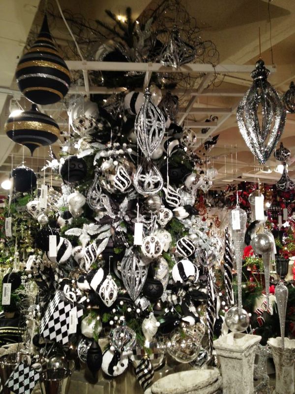 black-and-white-christmas-decorations-design-view