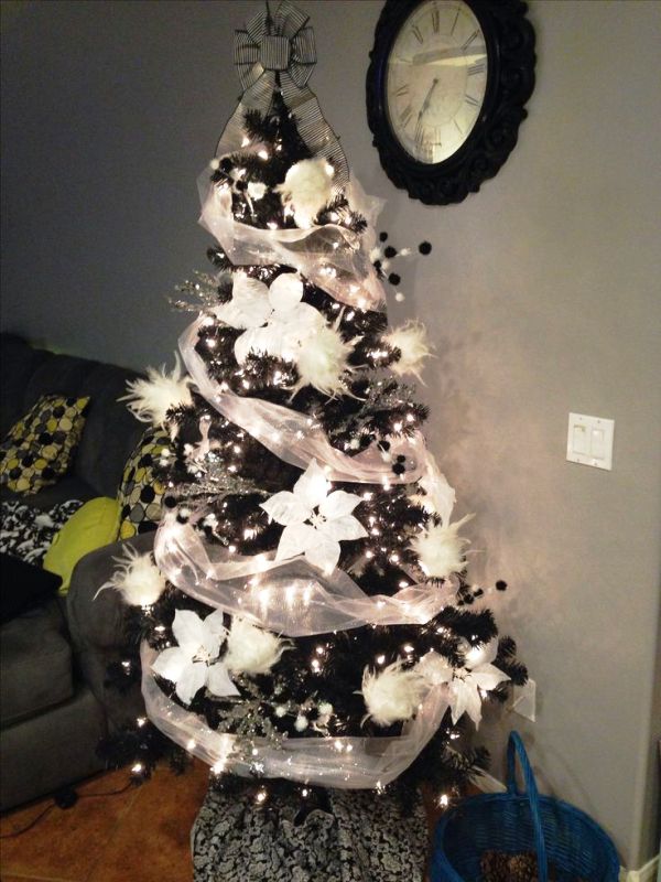 black-and-white-christmas-design-with-light-design
