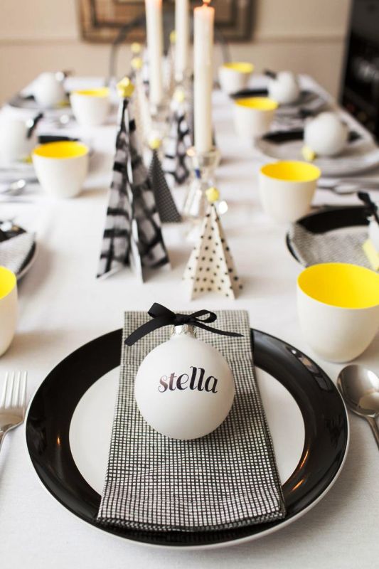 black-and-white-christmas-tablescapes