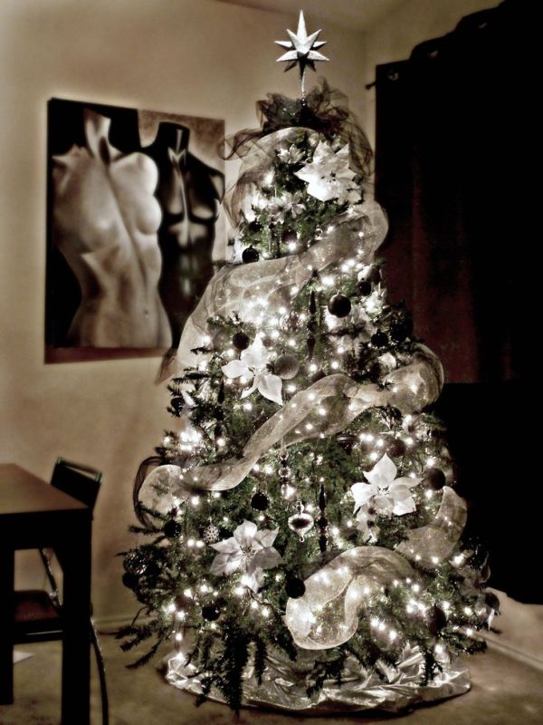 black-and-white-christmas-tree-decorations