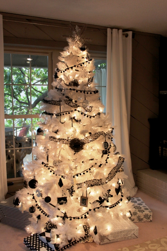 black-and-white-christmas-tree-decorations-fine-ideas