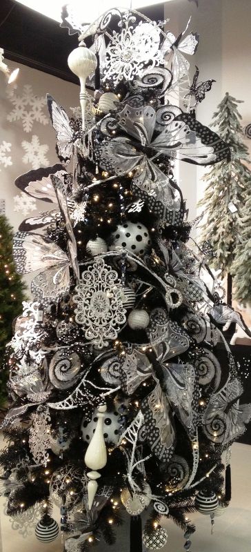 black-and-white-christmas-tree-ornaments