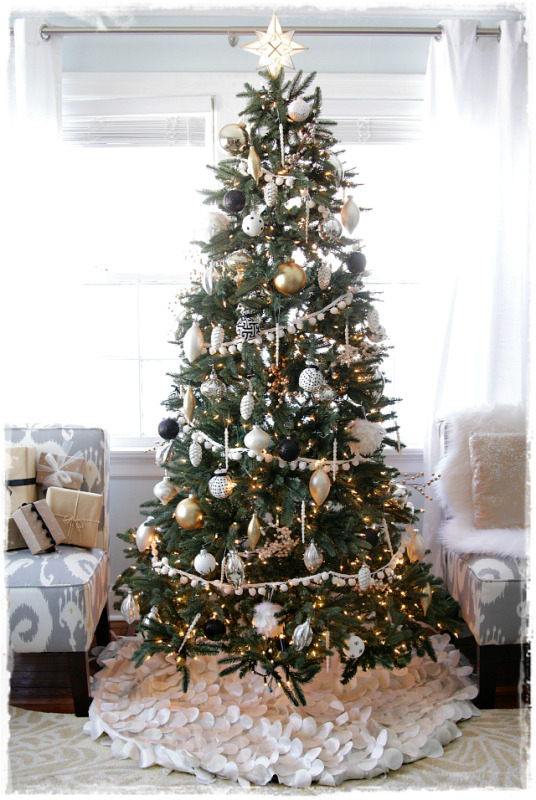black-and-white-christmas-tree