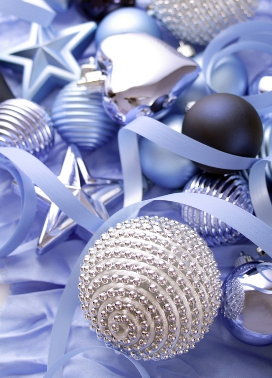 blue-christmas-ball-ornaments